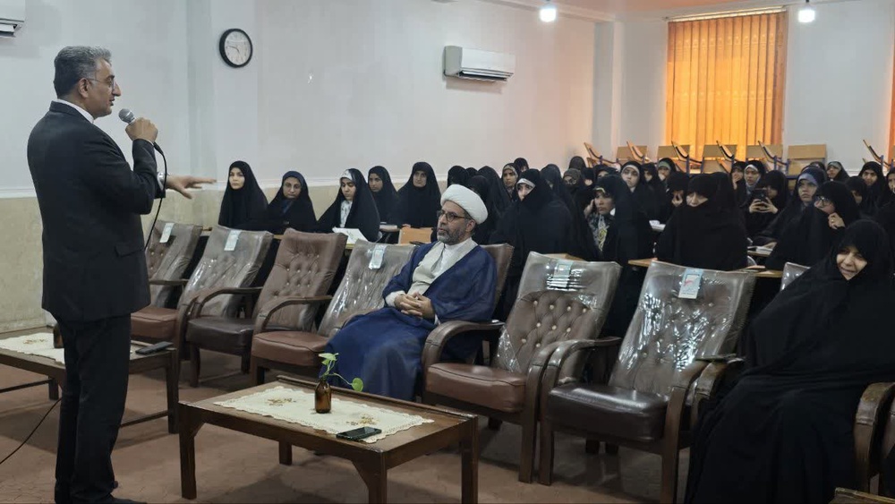 طلاب، خط مقدم جهاد تبیین در فضای مجازی؛ تولید «گزارش تصویری امید» علیه روایت‌های سیاه است