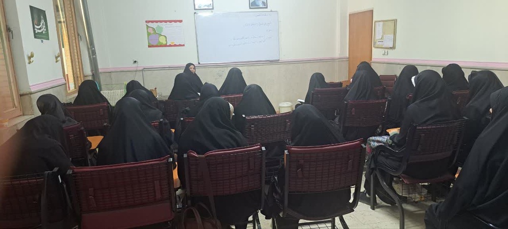 برگزاری سلسله نشست‌های سیر مطالعاتی رهبر انقلاب در مدرسه علمیه پاکدشت