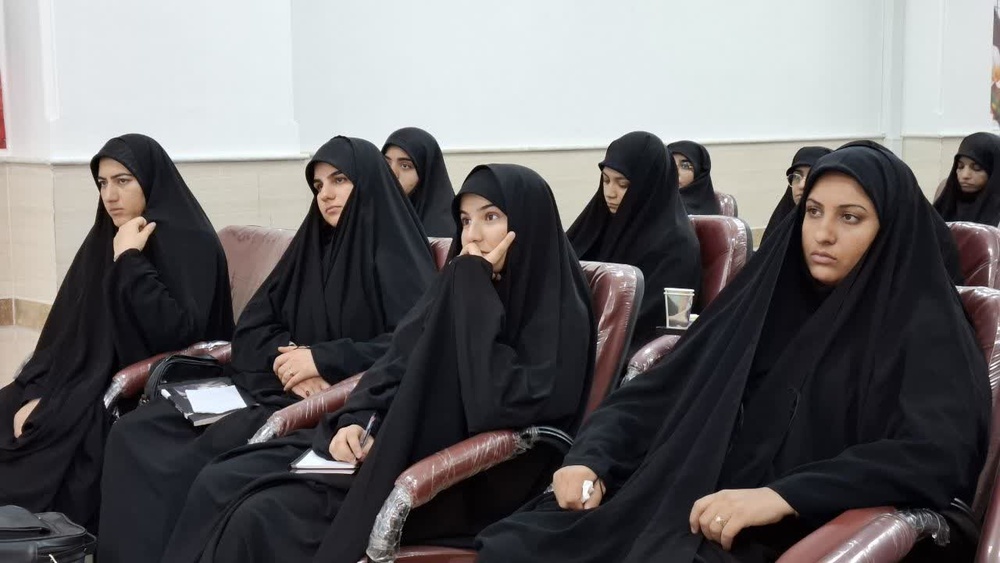 برگزاری سی‌وهشتمین کارگاه پژوهشی اصول و فنون مصاحبه با خانواده شهدا در اهواز