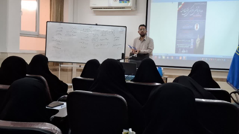 برگزاری سی‌وهشتمین کارگاه پژوهشی اصول و فنون مصاحبه با خانواده شهدا در اهواز