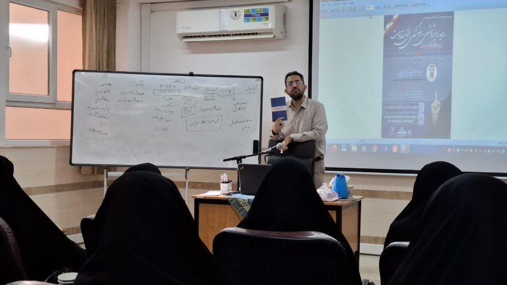 برگزاری سی‌وهشتمین کارگاه پژوهشی اصول و فنون مصاحبه با خانواده شهدا در اهواز