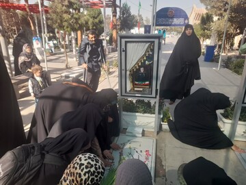 به مناسبت آغاز هفته فرهنگی، طلاب مدرسه علمیه فاطمه‌الزهرا‌(س) در اردوی زیارتی ـ فرهنگی به گلزار شهدای گمنام و مرقد مطهر امام خمینی‌(ره) و حرم شاه‌عبدالعظیم حسنی (ع)حضور یافتند.