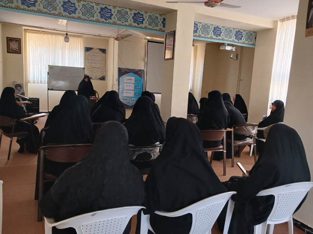 نشست پژوهشی با عنوان بیت آسمانی با محوریت زن در خانواده 