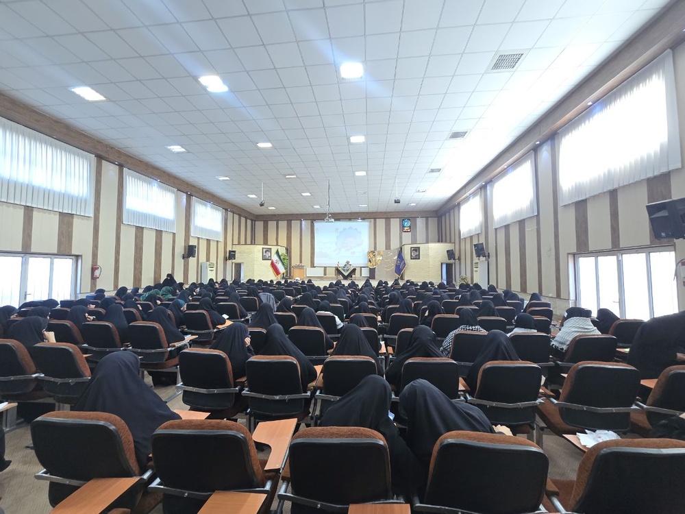 حوزه، گنجی از علم و معنویت است/ دنیا به دنبال طلبه‌ای می‌رود که اهل تلاش و خودسازی باشد