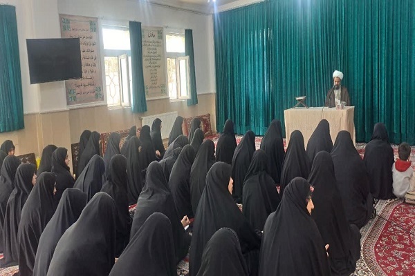 خواهران طلبه نهجالبلاغه را وارد لایههای مختلف جامعه کنند