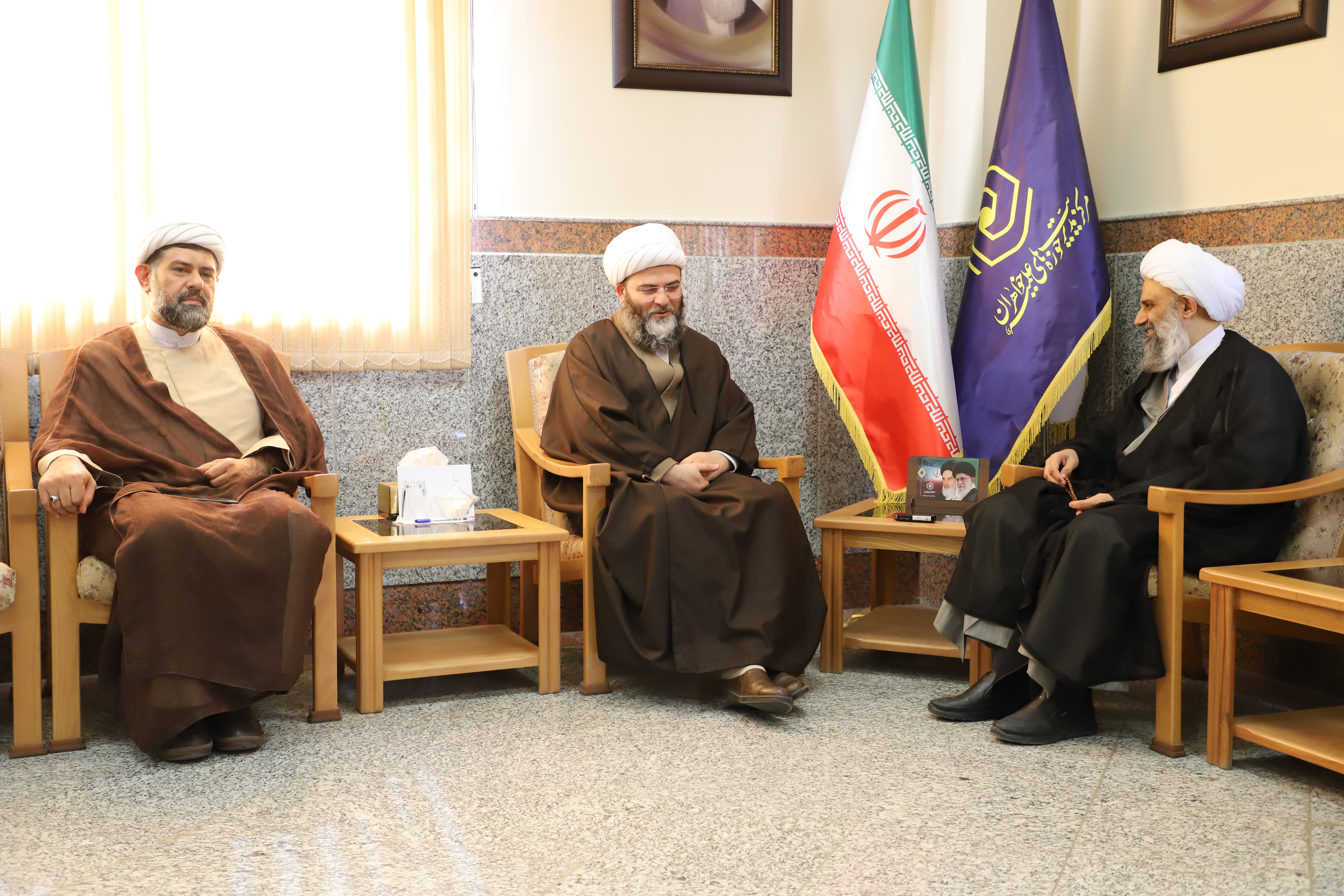 «زنان» پیشران تحولات سبک زندگی معاصر هستند/ تأکید بر همکاری و هم‌افزایی فی‌مابین حوزه‌های علمیه خواهران و سازمان تبلیغات اسلامی