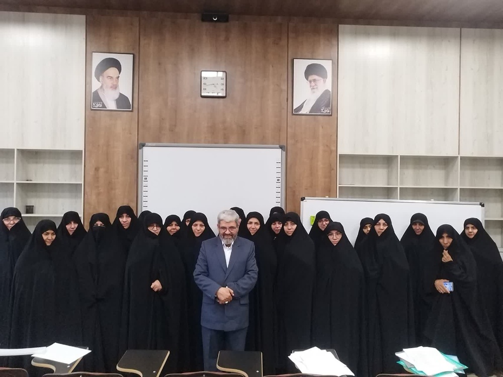تأکید بر تربیت طلاب و انس با خدا در نشست مدیران و معاونین مدارس علمیه خواهران استان کرمان