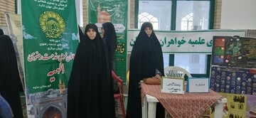 برپایی غرفه عفاف و حجاب و میز خدمت جهت مشاوره و پاسخگویی به سوالات شرعی