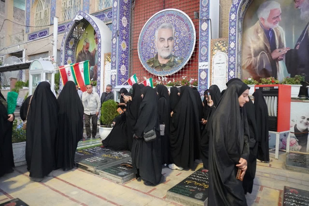 طلیعه حضور طلاب مدارس علمیه خواهران کرمان در گلزار شهدای کرمان