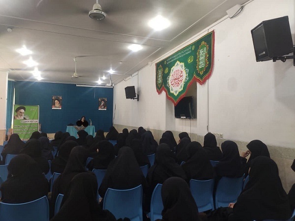 توصیه مدیر مدرسه علمیه حضرت زهرا(س) احمدآباد به طلاب برای جدیت در مسیر سلوک