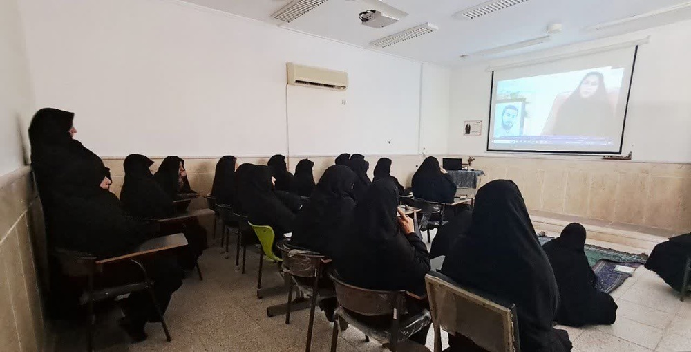 پخش مستند آرمان عزیز در مدرسه علمیه اردکان