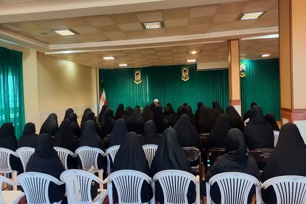 بانوان مبل‍ّغ نقش مهمی در تبیین و تحقق رویکرد جوانی جمعیت دارند