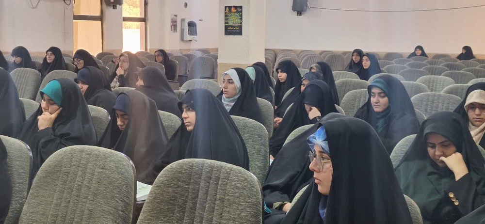 برگزاری کرسی آزاداندیشی «اشتغال زنان؛ اولویت، خانواده یا استقلال مالی؟» در دزفول