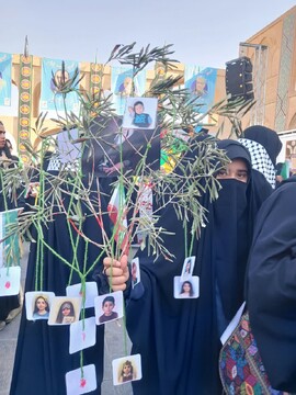 حضور  مدیر و طلاب حوزه علمیه خواهران استان یزد در راهپیمایی یوم‌الله ۱۳ آبان