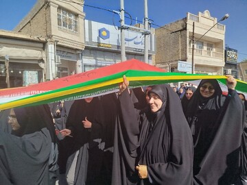 حضور  مدیر و طلاب حوزه علمیه خواهران استان یزد در راهپیمایی یوم‌الله ۱۳ آبان