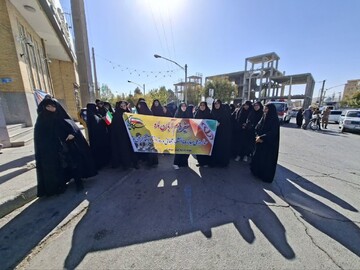 حضور پرشور بانوان طلبه استان اصفهان در راهپیمایی ۱۳ آبان