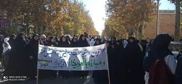 حضور پرشور بانوان طلبه استان اصفهان در راهپیمایی ۱۳ آبان
