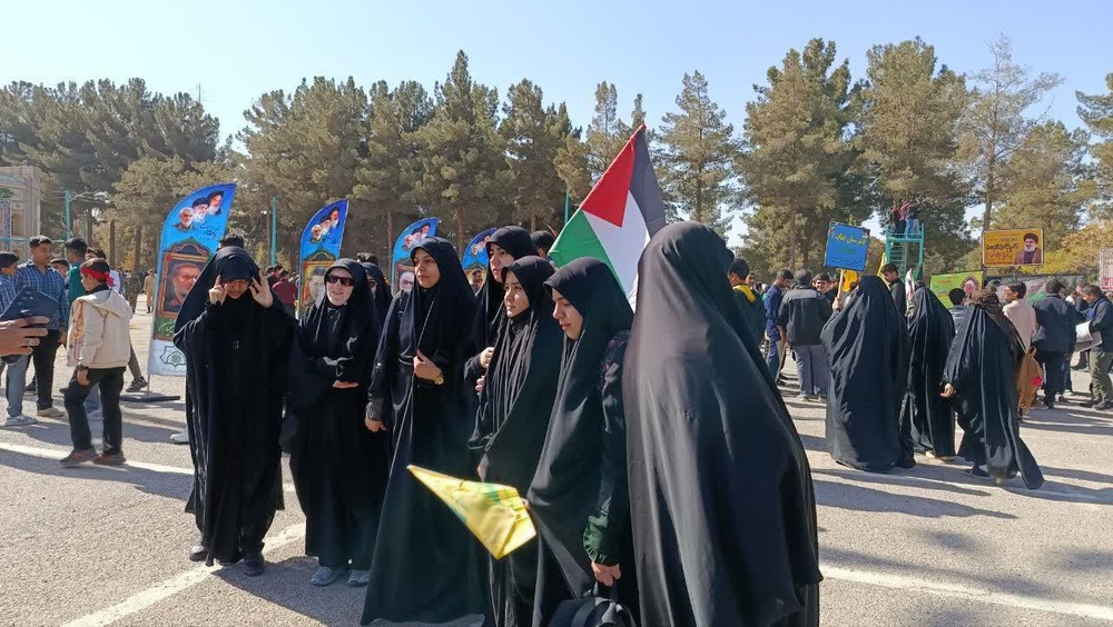 حضور طلاب مدارس علمیه در راهپیمایی 13 آبان