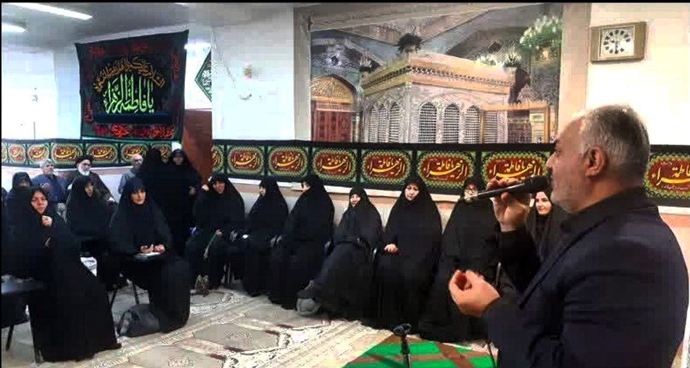 نشست بانوان تأثیرگذار شهرستان ورامین در مدرسه علمیه کوثر