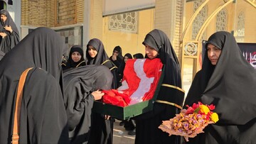 حوزه/ طلایه‌داران نور بدرقه شدند؛ طلاب سیکل حوزه‌های علمیه خواهران یزد عازم مناطق عملیاتی دفاع مقدس