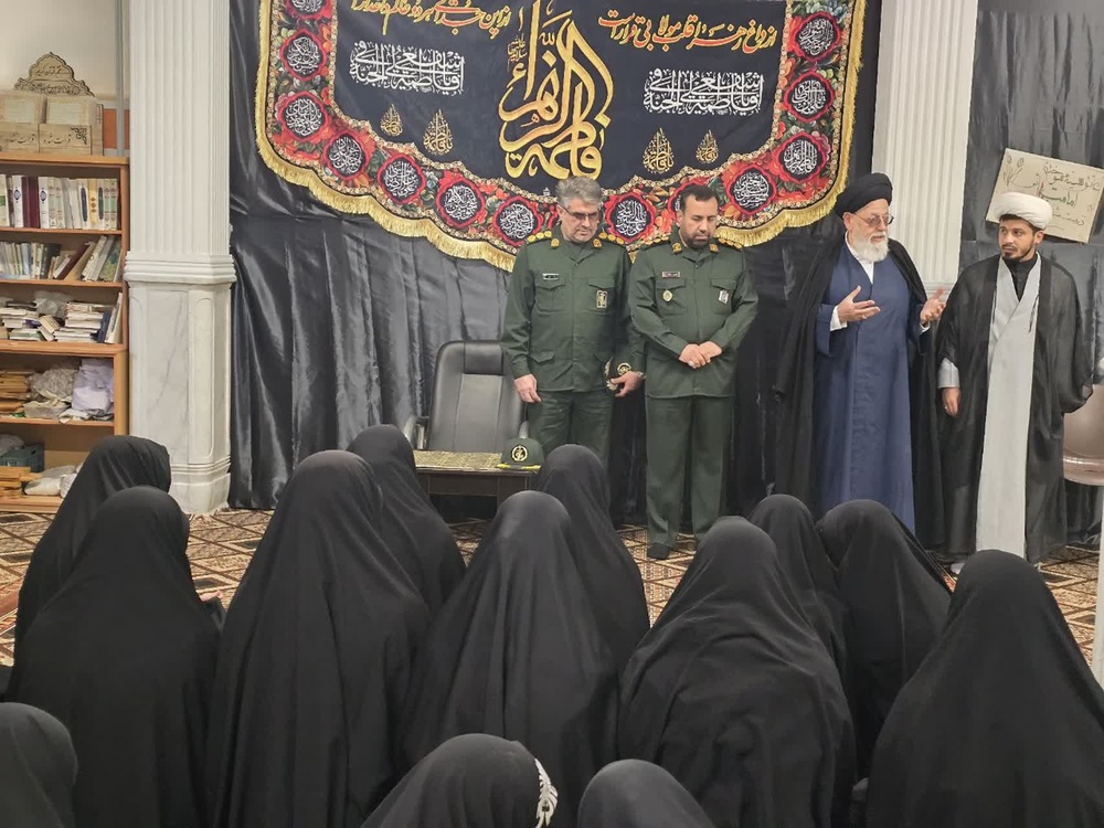 طلاب طلایه‌دار نور و الگوی نسل جوان در مسیر ارزش‌های انقلاب باشند