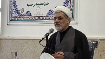 طلاب با الگوبرداری از حضرت فاطمه(س) در تقویت تقوای خود و دیگران بکوشند