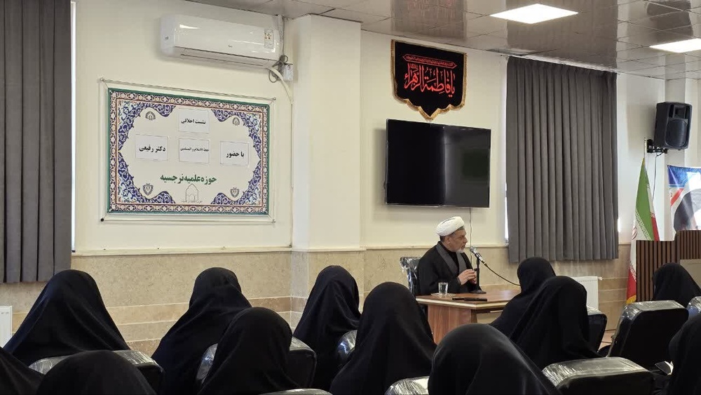 طلاب با الگوبرداری از حضرت فاطمه(س) در تقویت تقوای خود و دیگران بکوشند