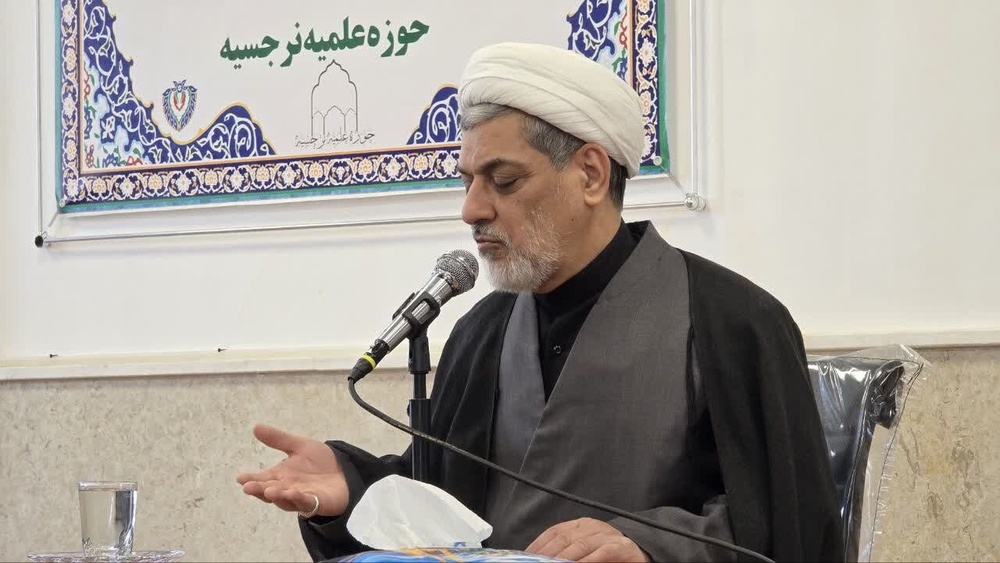 طلاب با الگوبرداری از حضرت فاطمه(س) در تقویت تقوای خود و دیگران بکوشند