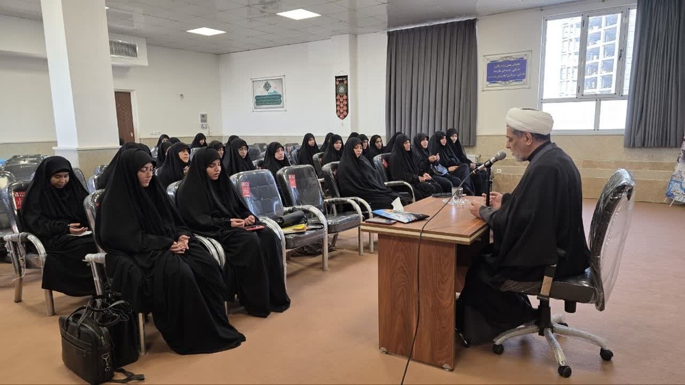 طلاب با الگوبرداری از حضرت فاطمه(س) در تقویت تقوای خود و دیگران بکوشند