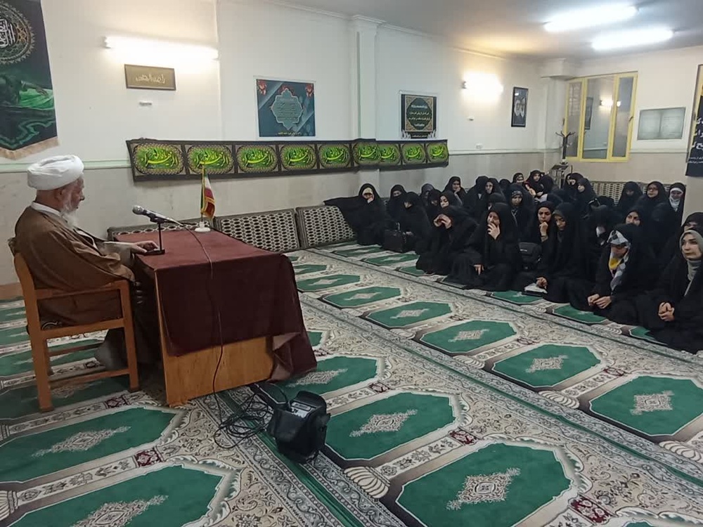 برگزاری نشست اخلاق فاطمی در مدرسه علمیه تخصصی فاطمیه پاکدشت