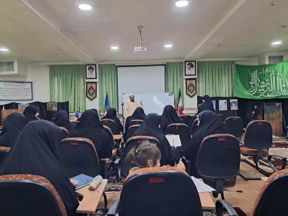 نشست فاطمی با موضوع هویت زن و الگوی تربیتی در قرآن