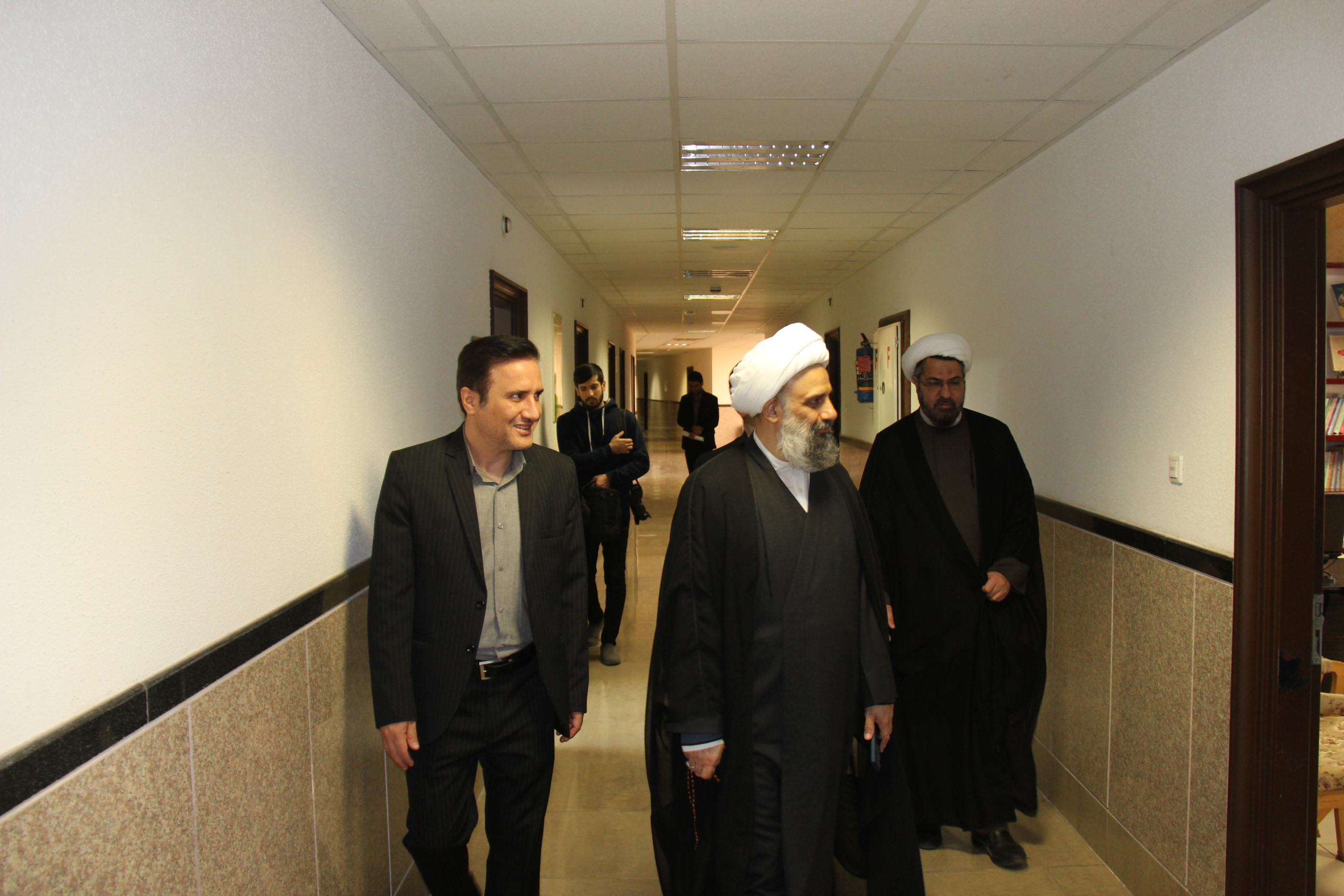 بازدید مدیر حوزه‌های علمیه خواهران از مرکز نشر هاجر و رونمایی از ۱۷ اثر جدید