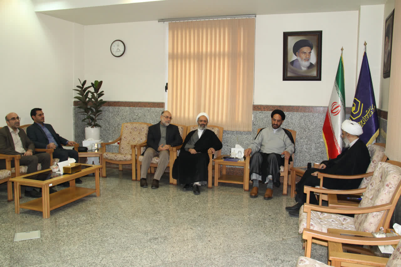 دیدار مدیر حوزههای علمیه خواهران و رئیس مرکز خدمات حوزههای علمیه