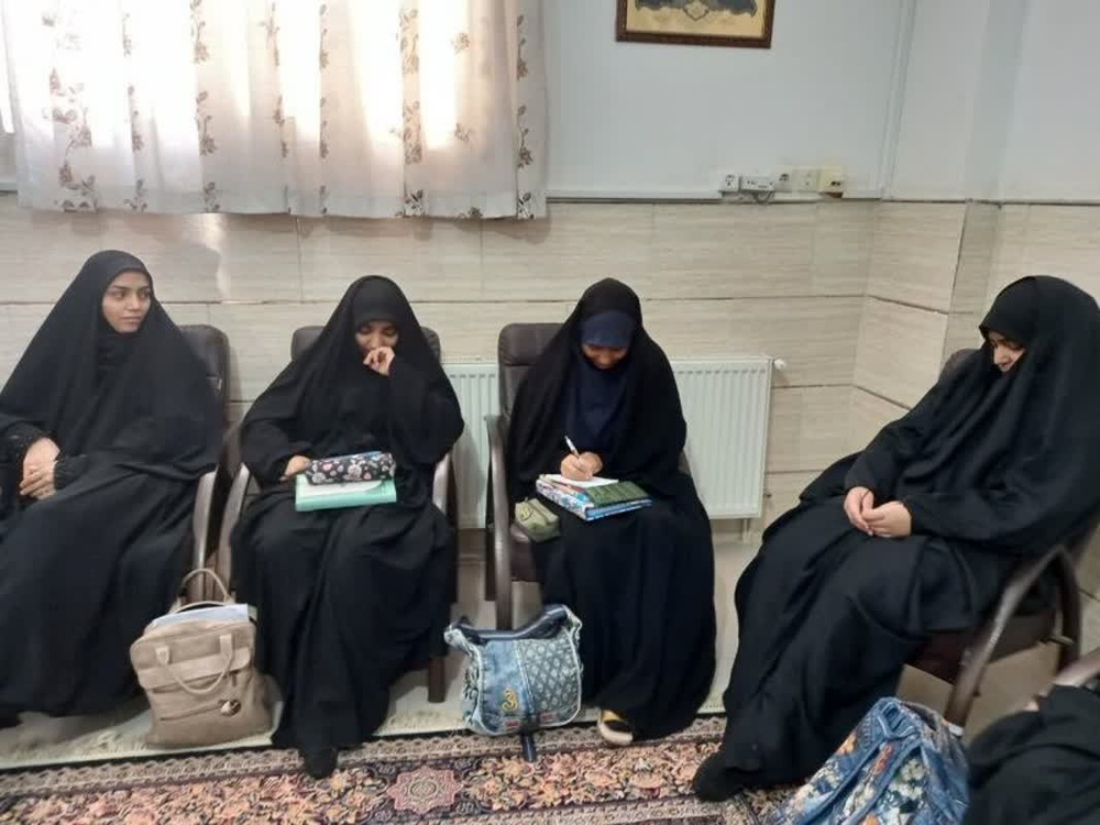 برگزاری نشست آرایشهای نوظهور و احکام شرعی در رفسنجان