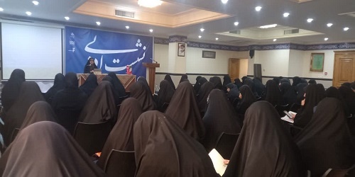 بازدید علمی طلاب حوزه علمیه خواهران قم از مرکز نشر هاجر