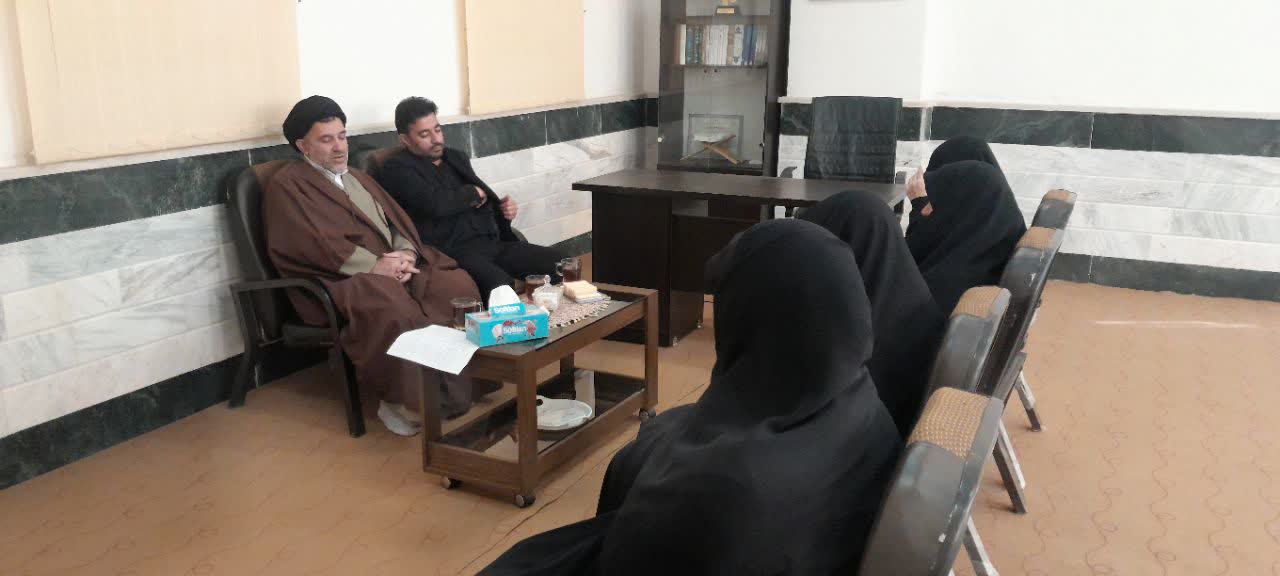 بازدید مدیر حوزه‌های علمیه خواهران لرستان از مدرسه علمیه پلدختر