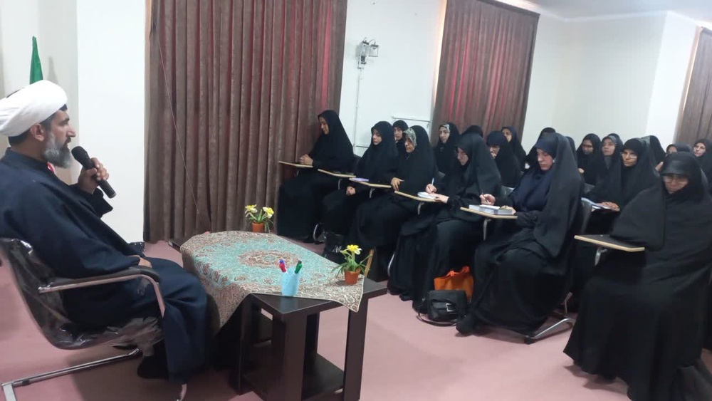 زنِ کتاب‌خوان محور تربیت نسل تمدن‌ساز است