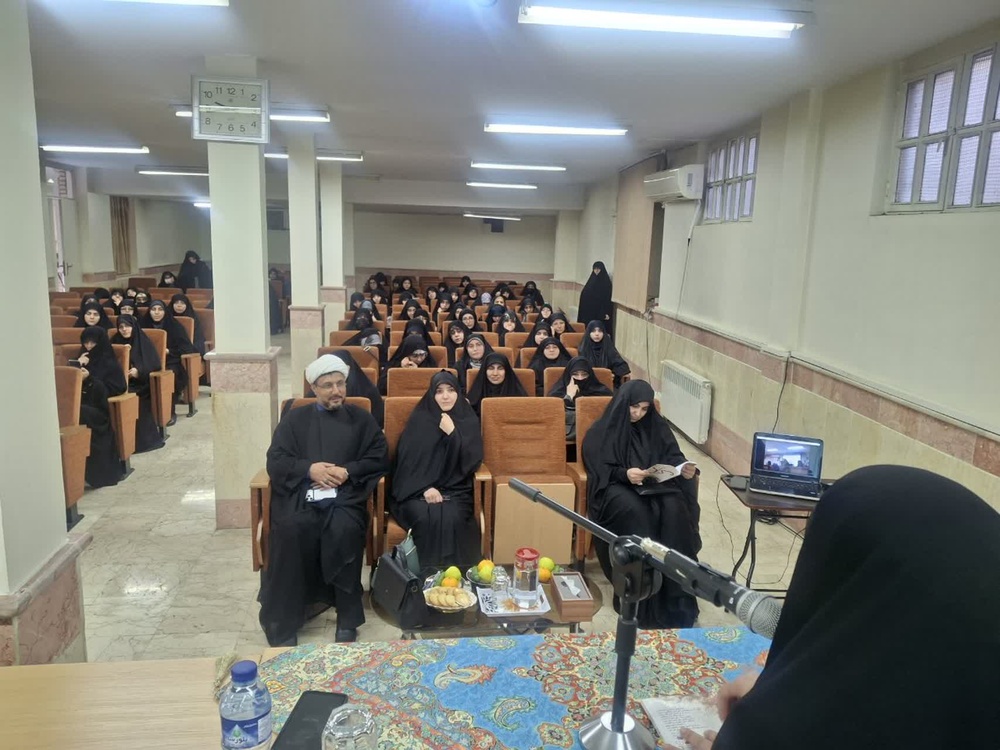 برگزاری نشست علمی بازخوانی و رونمایی کتاب علیه‌السلام در مجتمع آموزش اسلامی کوثر تهران