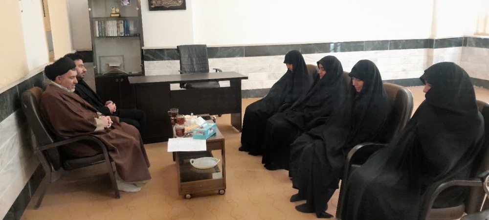 بازدید مدیر حوزه‌های علمیه خواهران لرستان از مدرسه علمیه پلدختر