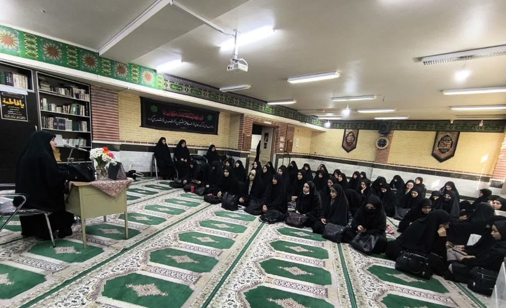 نشست علمی پژوهشی «جایگاه زن و مادر در تعالی معنوی خانواده» در دورود