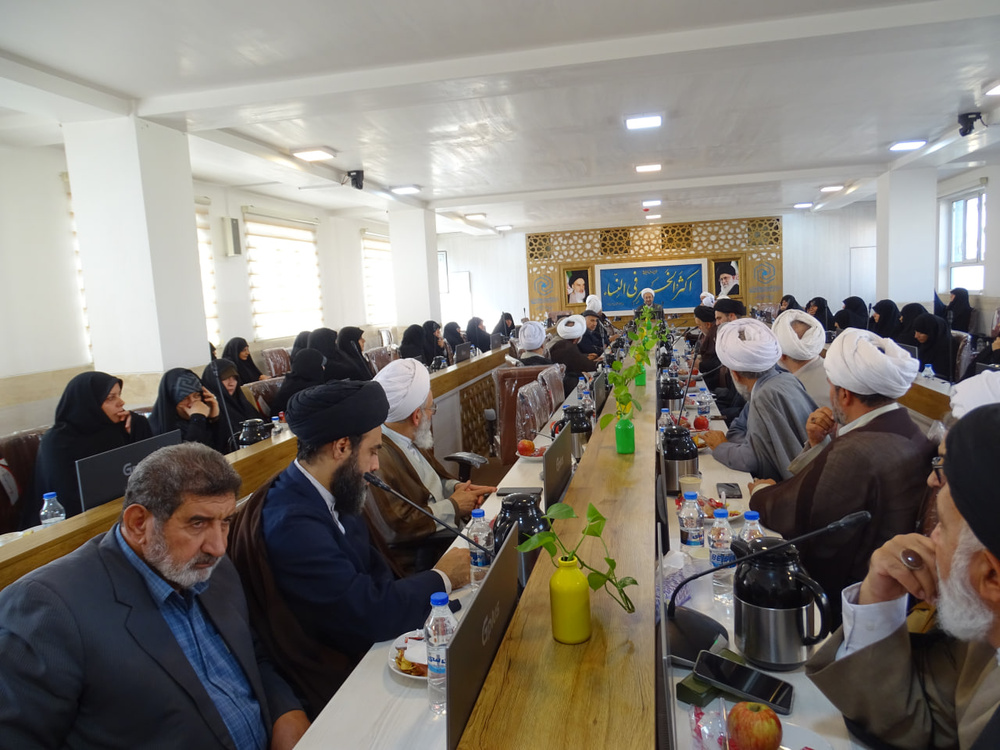 تصاویر/گزارش همایش هیأت امنای مدارس علمیه خواهران استان اصفهان با حضور معاون امور حوزه‌های کشور