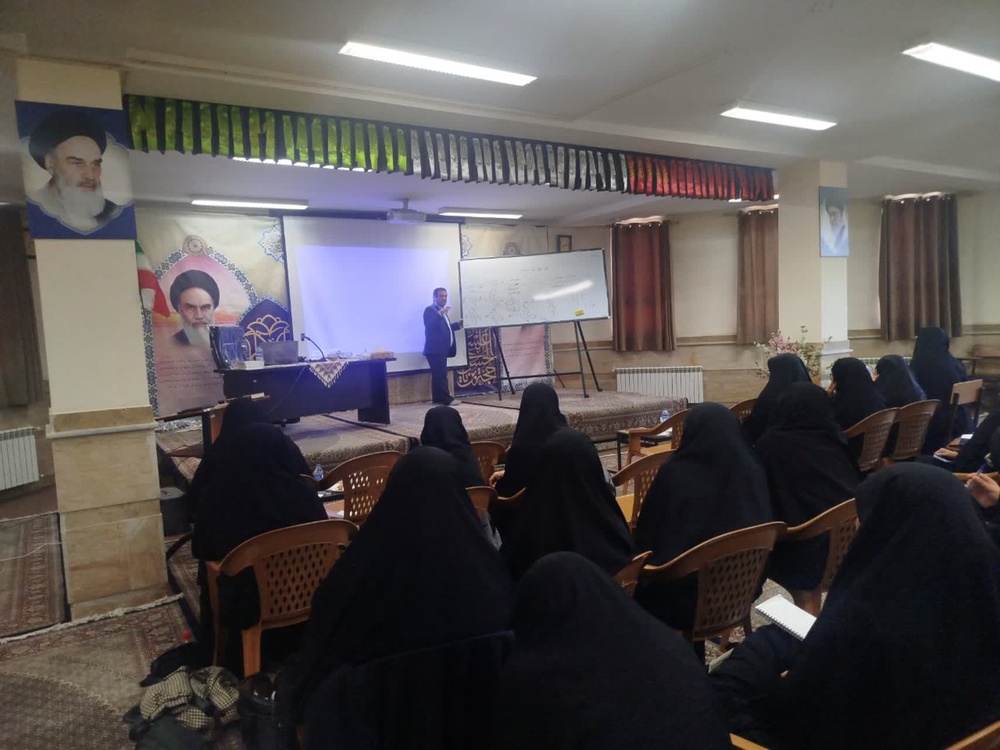 آقای رمضانی مدیرکل منابع انسانی مرکز مدیریت حوزه‌های علمیه خواهران همدان