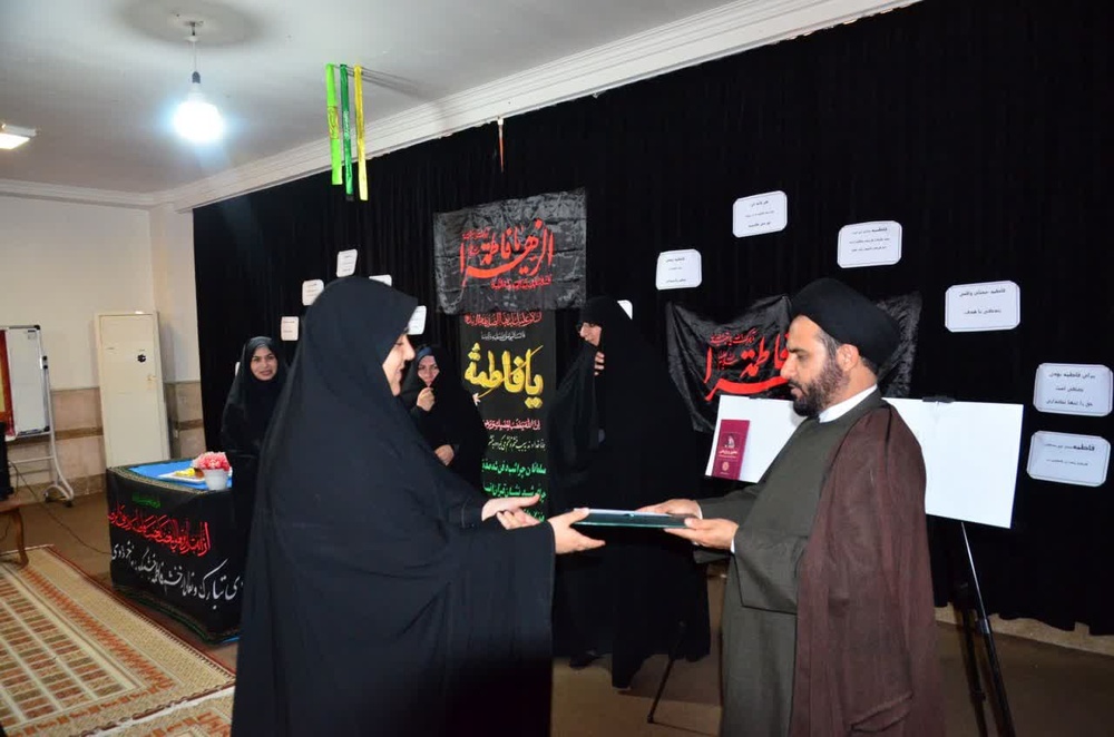 آیین گرامیداشت هفته کتاب،کتابخوانی و پژوهش/رونمایی از دو اثر پژوهشی در حوزه علمیه بی‌بی حکیمه(سلام‌الله‌علیها)