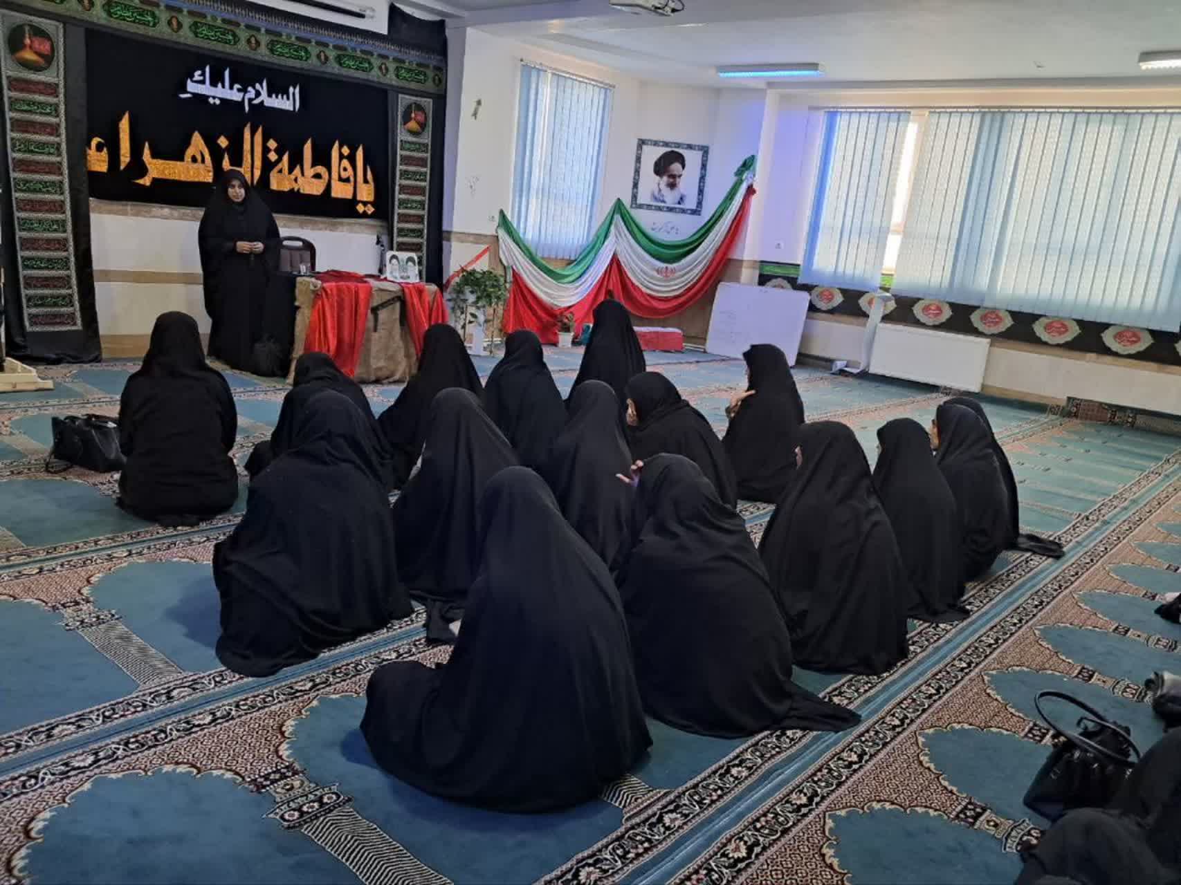 برگزاری نشست پژوهشی نویسندگی و خانواده در مدرسه علمیه الشتر