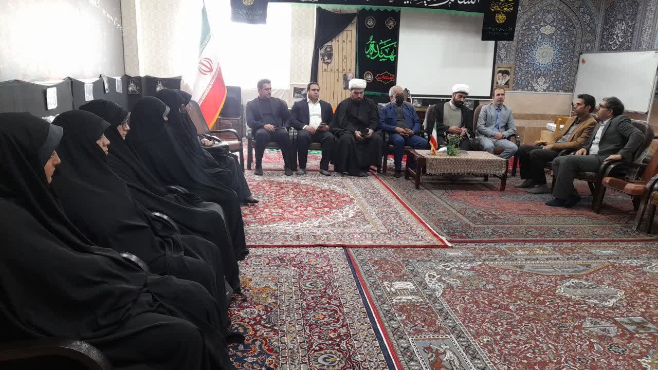 نشست مشترک حوزه، دانشگاه و آموزش و پرورش دلفان با محوریت همافزایی علمی و فرهنگی