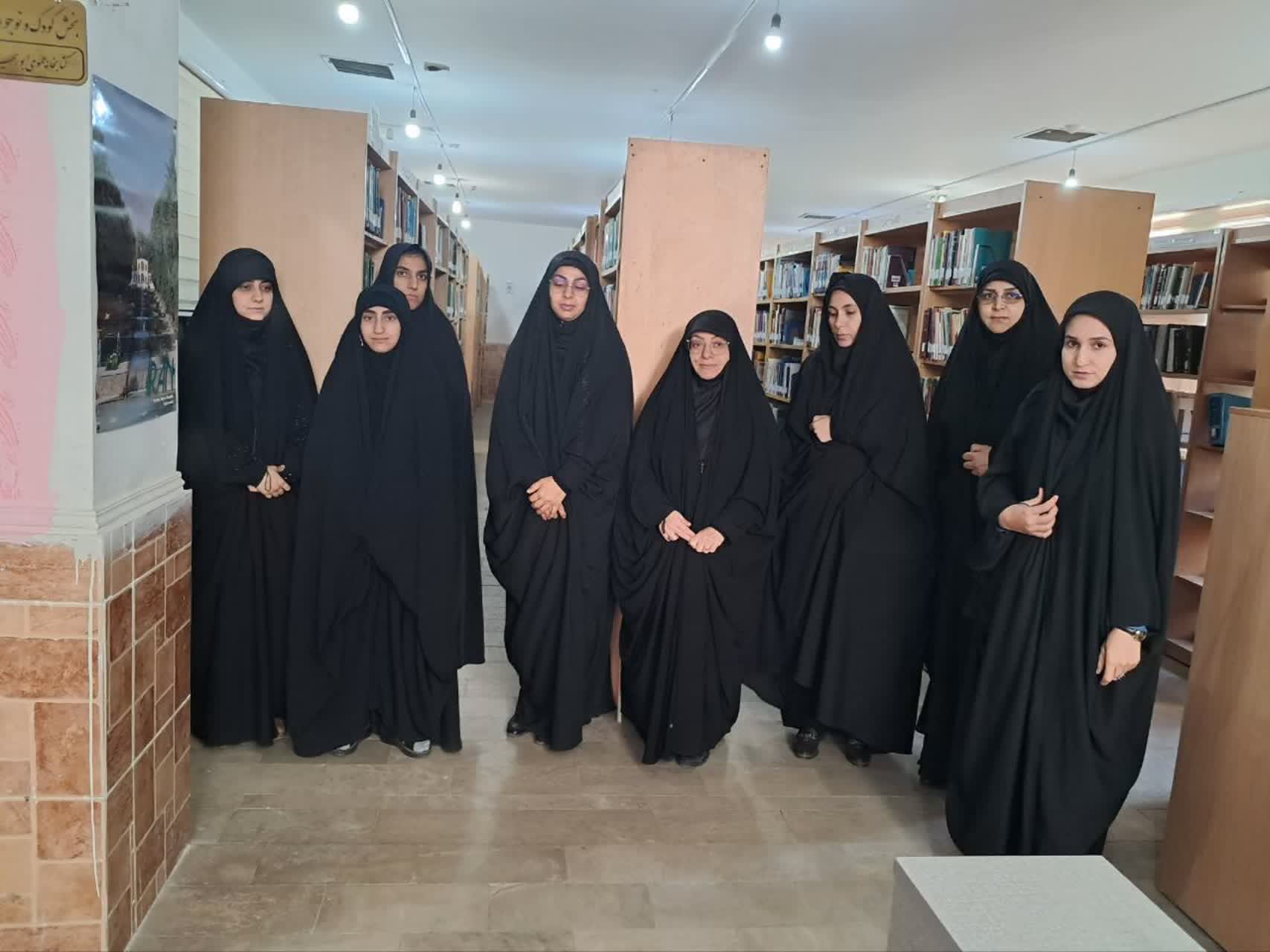 نشست تخصصی تاریخ و بازدید علمی از منابع تاریخی کتابخانه ابوریحان الشتر