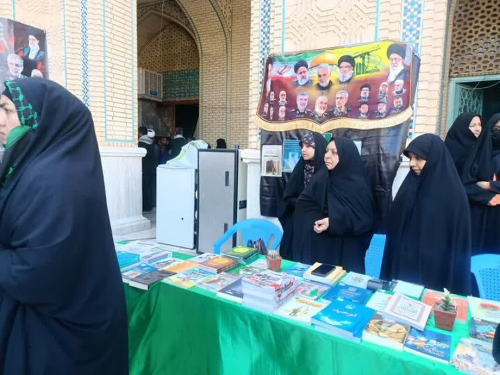 نمایشگاه کتاب در نماز جمعه شهرستان بم توسط مدرسه علمیه فاطمه الزهرا(س)