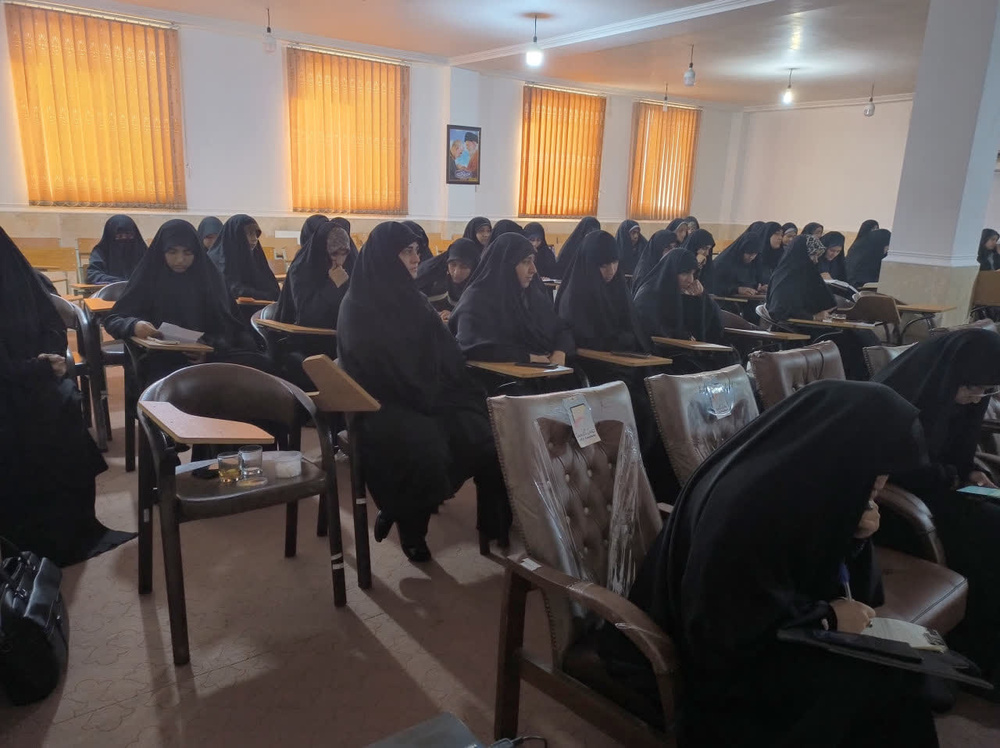 نخستین سوگواره شعر و نثر فاطمی در مدرسه علمیه تخصصی الزهراء (س) بندرعباس برگزار شد