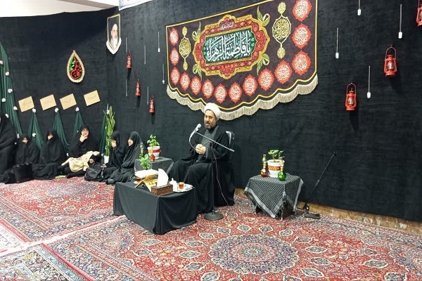 حضرت زهرا با تبیین ولایت برای امت با انحرافات سیاسی مقابله کرد