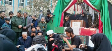 تصاویر/ مراسم تشییع و تدفین پیکر مطهر شهید گمنام در مدرسه علمیه خواهران حضرت آمنه(س) قم